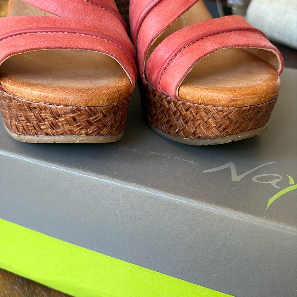 Naya Estra Red Genuine Leather Wedge Sandals Size 8 - Picture 6 of 12